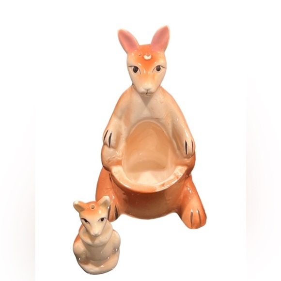 Kangaroo Mom & Baby Joey Salt & Pepper Shaker Set VGVC Vintage - Picture 3 of 11